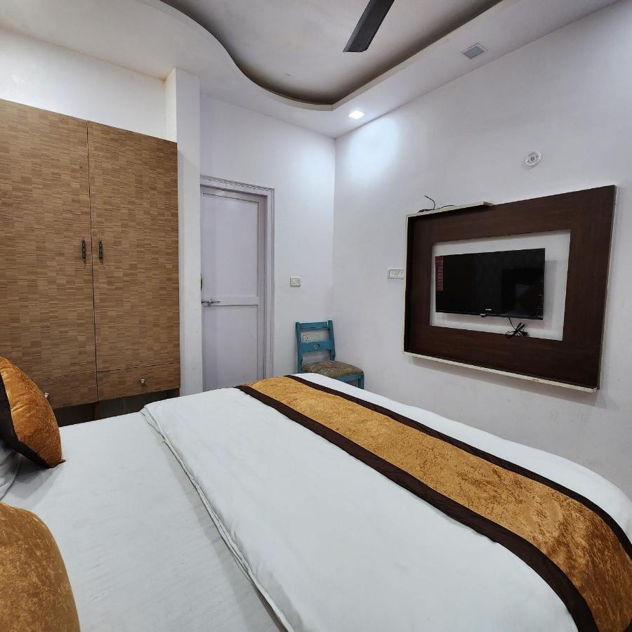 Hotel Royal Afghan New Delhi Exterior photo